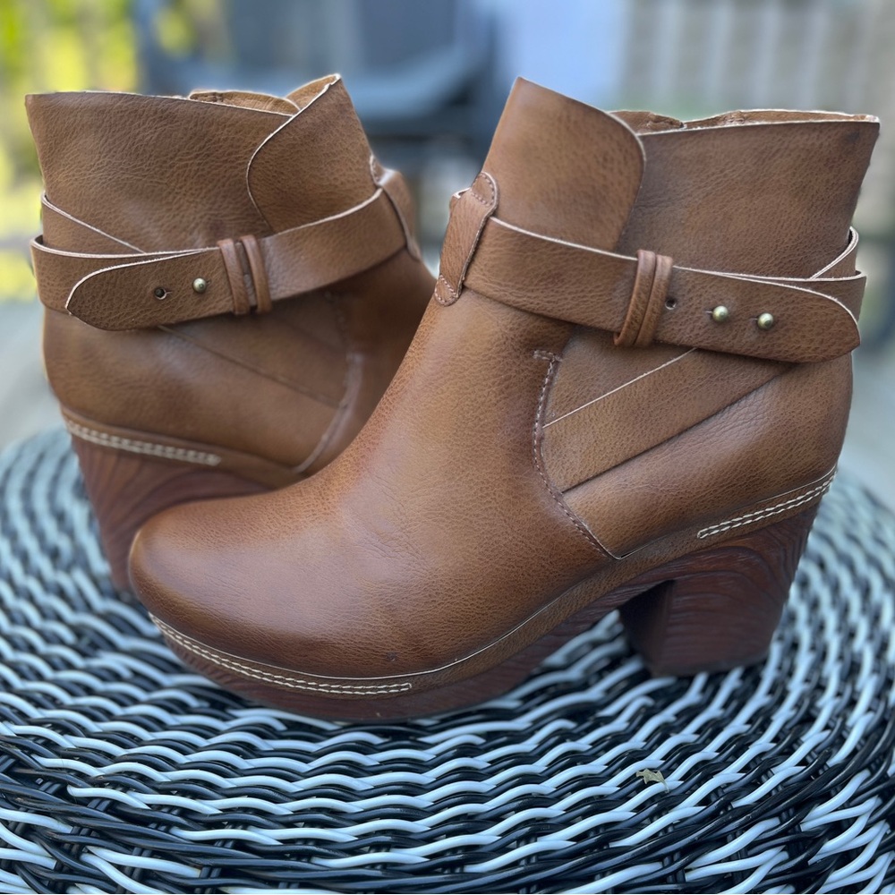 Korks Tan Heeled Ankle Boots